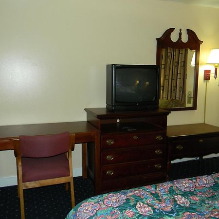 Fairfax Motel Roanoke Rapids Room photo