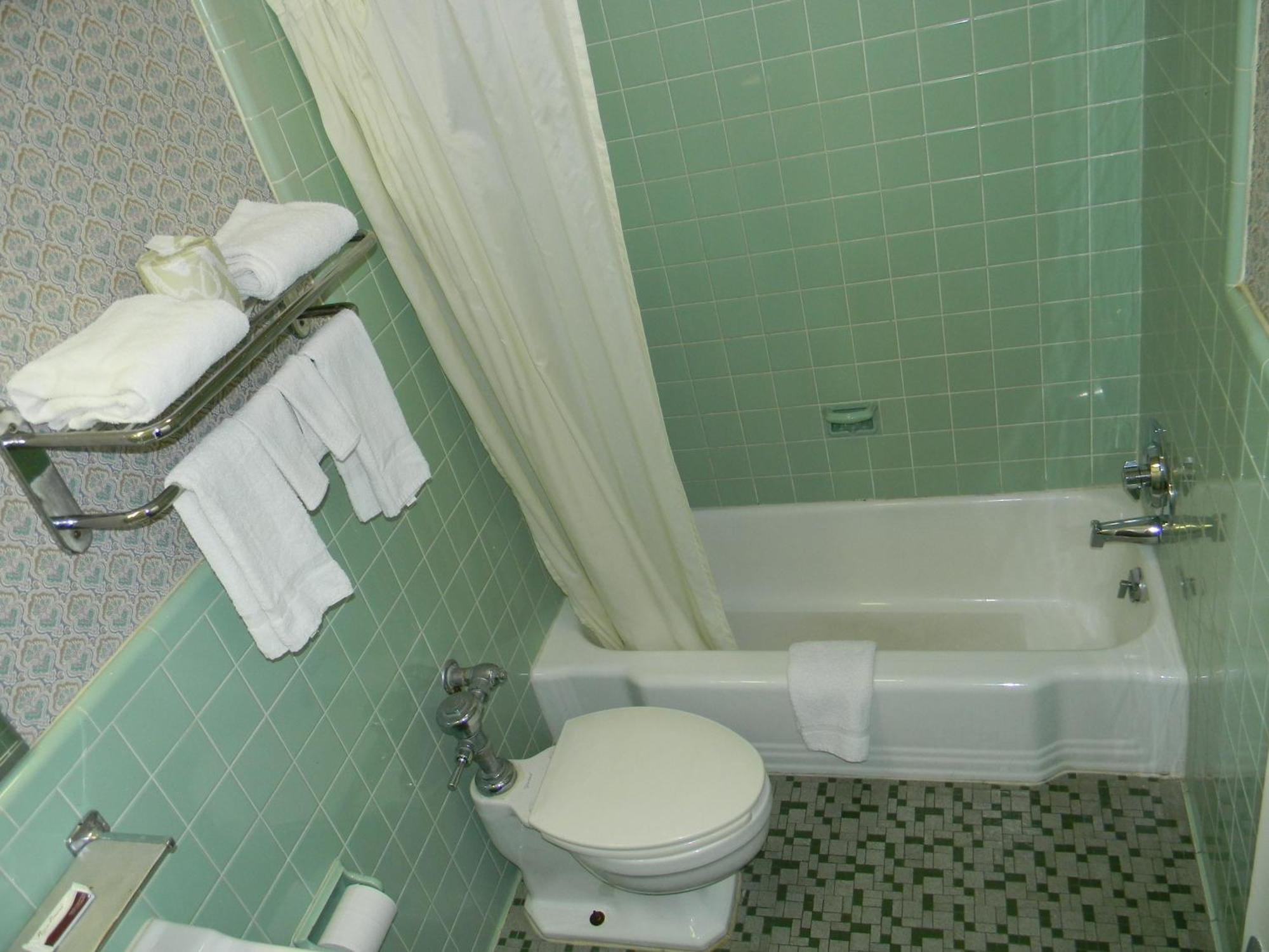 Fairfax Motel Roanoke Rapids Room photo