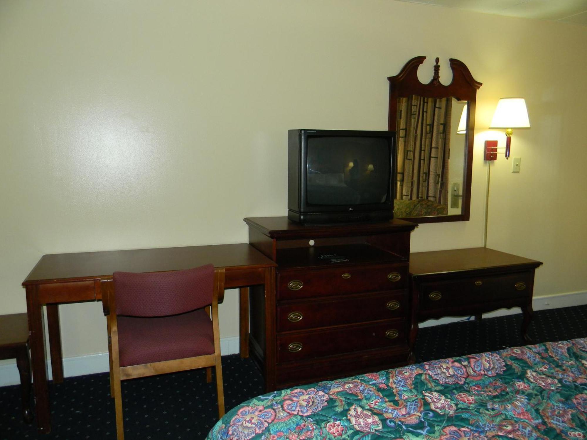 Fairfax Motel Roanoke Rapids Room photo