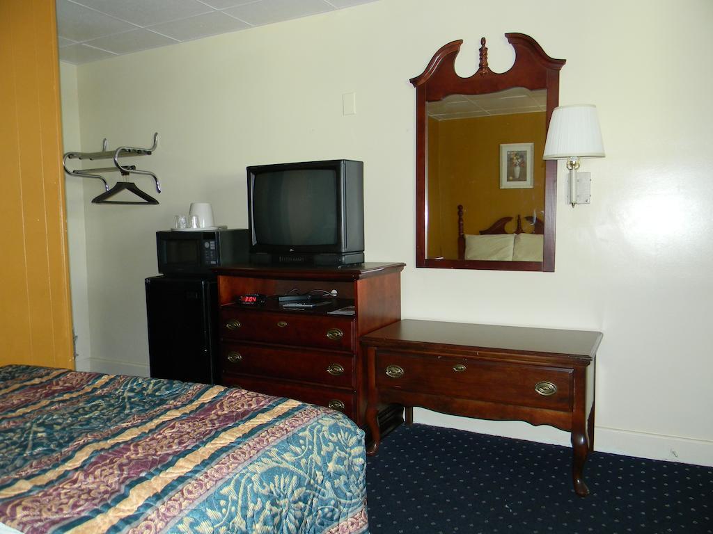 Fairfax Motel Roanoke Rapids Room photo