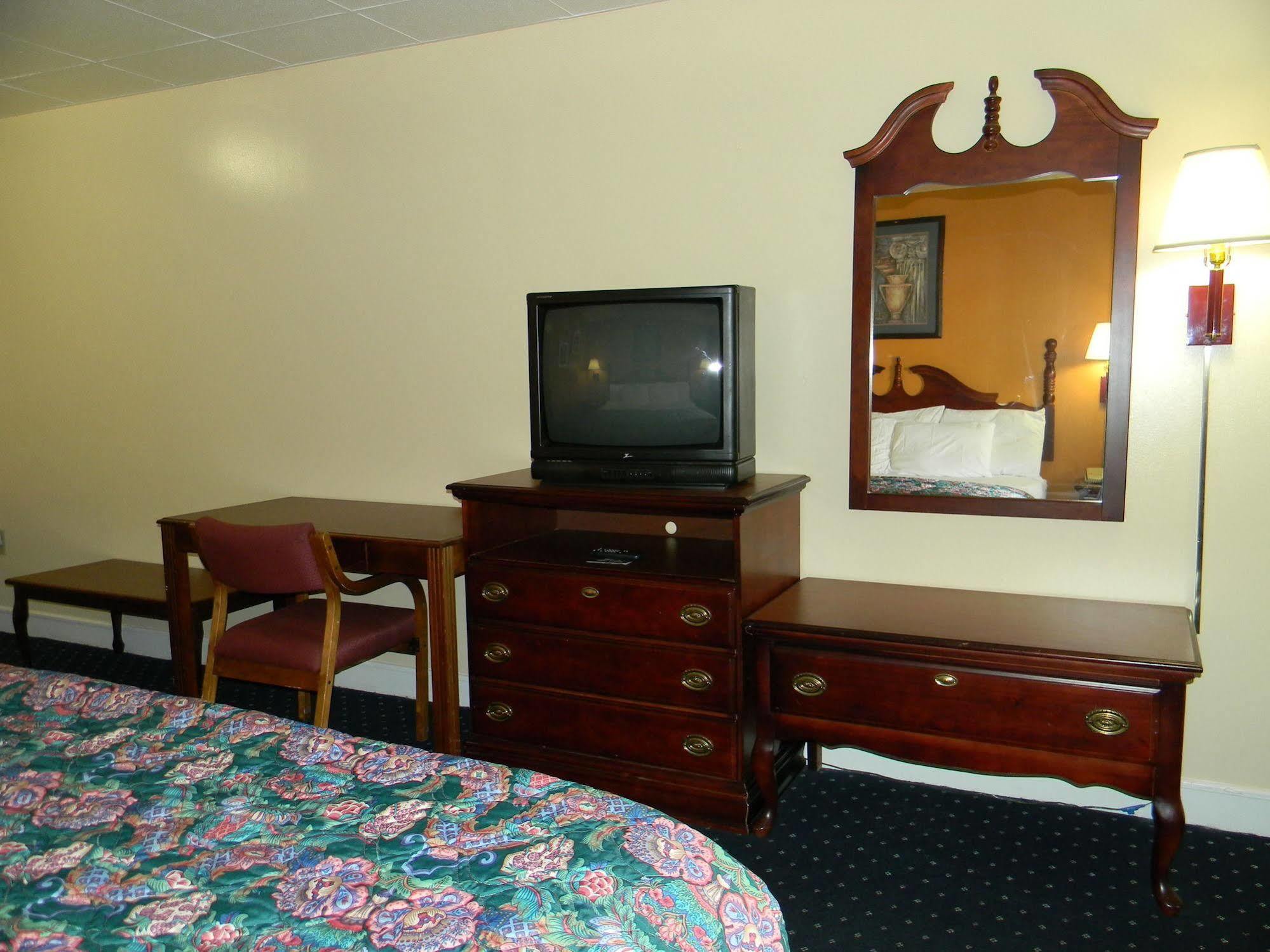 Fairfax Motel Roanoke Rapids Exterior photo